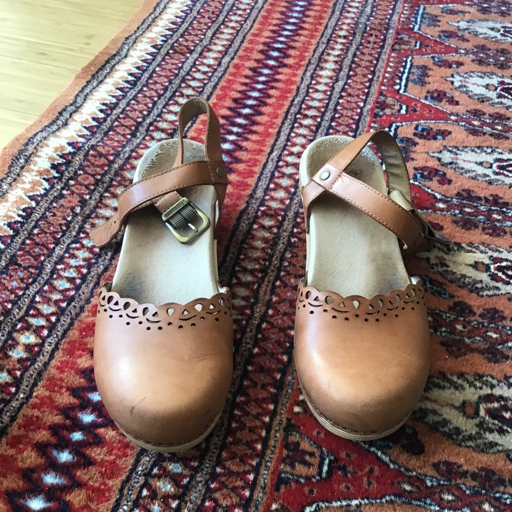 Dansko Marta Clogs size 39 light brown